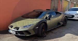 В Україну привезли ексклюзивний позашляховий суперкар Lamborghini