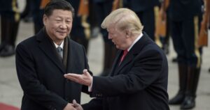 Трамп обіцяє ввести нові 50% мита на Китай, якщо Пекін не відмовиться від своїх мит на США