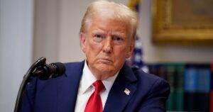 Трамп демонструє найнижчий рівень підтримки серед президентів США за перші 100 днів свого перебування на посаді, стверджує CNN