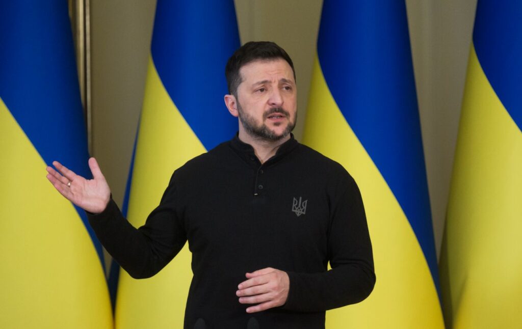 Зеленський про нічну атаку: Росія розпочала Страсну п'ятницю зі знущань над українцями