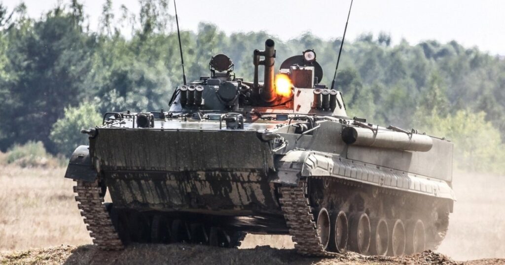 Російська БМП пішла на дно разом з екіпажем під час перетворення через Оскіл, — ОСГВ "Хортиця
