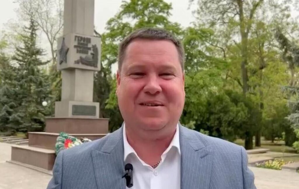 Де гроші? Гауляйтер Нової Каховки став жертвою злитого відео до 9 травня