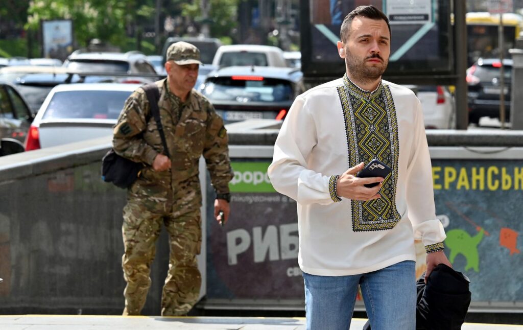 Зміни з 1 травня в Україні: чого очікувати військовозобов'язаним, водіям та учням