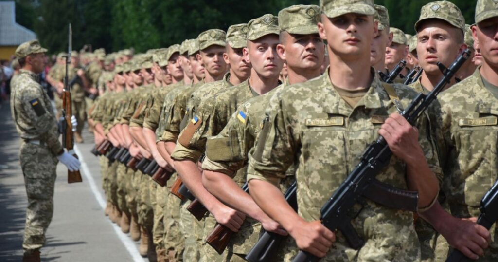 ЗМІ повідомили про можливу відсутність зарплат у бійців ЗСУ: Мінфін дав офіційний коментар