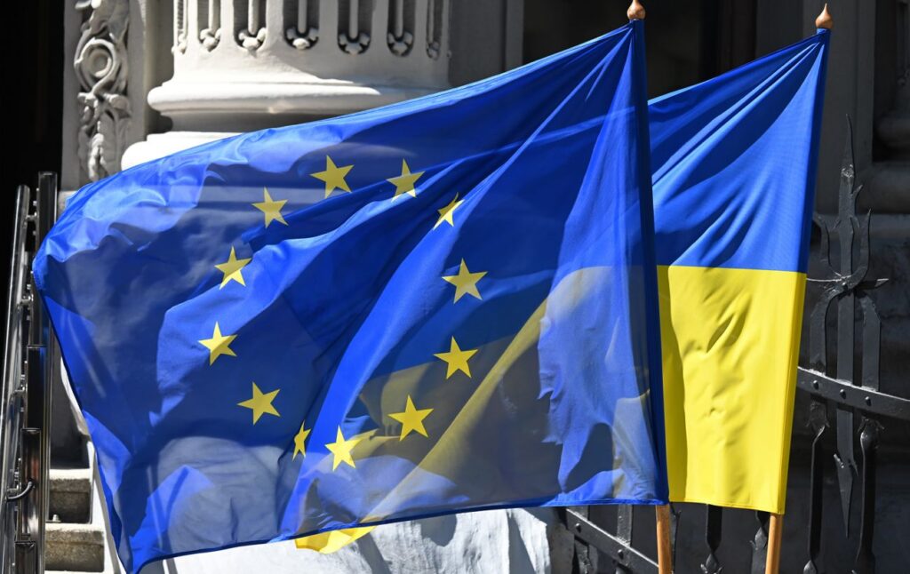 ЄС готує суттєві зміни у безвізовому режимі: чи відчують це українці