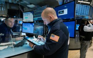 МВФ предостерег о возможном обрушении фондовых рынков из-за торговых конфликтов