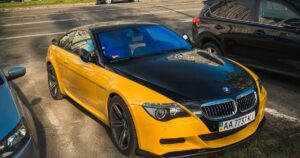 У Києві виявили унікальний спорткар BMW 2000-х із оригінальним тюнінгом