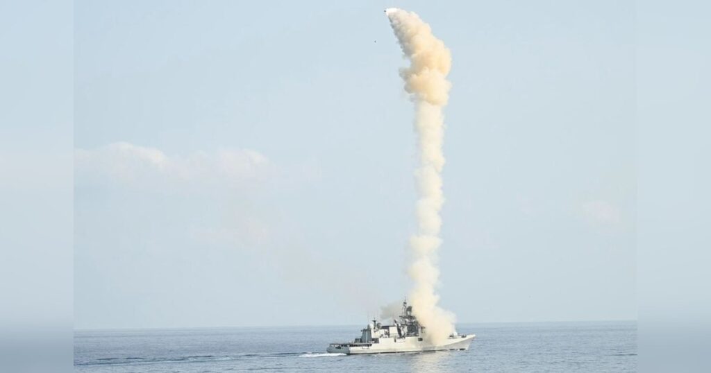 Індія випустила протикорабельні ракети в готовності до боротьби з Пакистаном