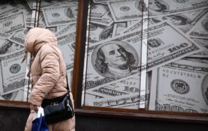 Офіційний курс долара все ще зменшується після незначного підвищення