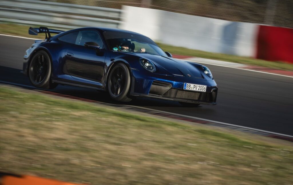 Суперкар Porsche 911 GT3 зробив новий рекорд на треку Нюрбургрінг