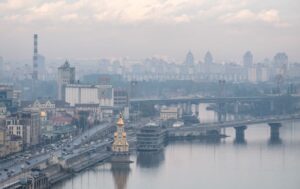 У Києві виявлено забруднення повітря після атак: де найбільш критична ситуація