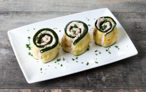 Кабачковые рулетики с сыром: необычное решение для лёгкого и вкусного обеда