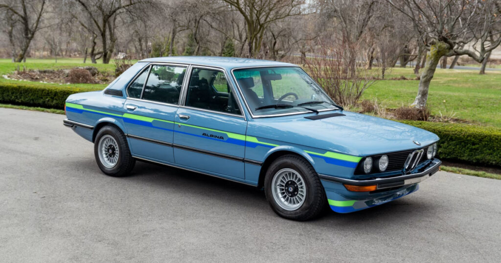 Раритет 70-х: на аукціон виставили першу заряджену "п'ятірку" BMW