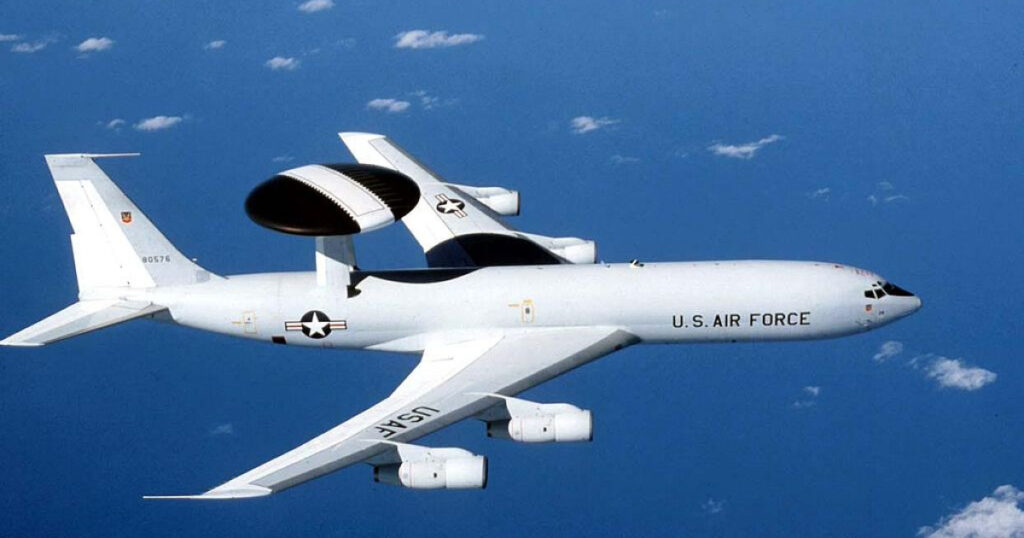 Старий, але потужний AWACS: особливості американського літака E-3 Sentry