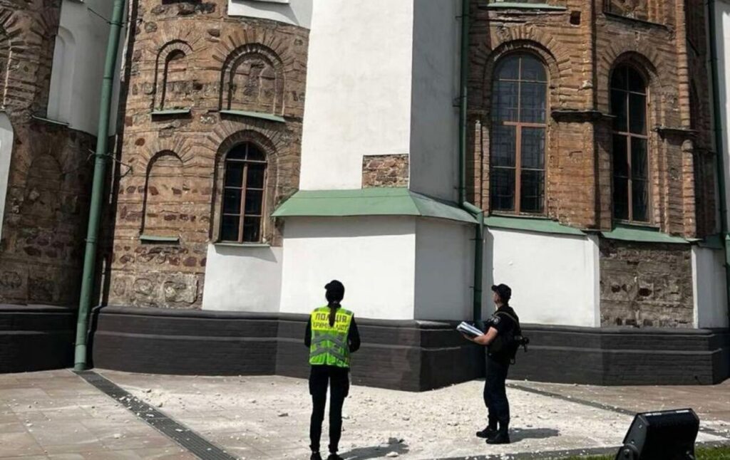 У Києві внаслідок обстрілу постраждав Софійський собор