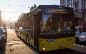 Київський транспортний хаос після російського обстрілу: які зміни очікують водіїв і пасажирів