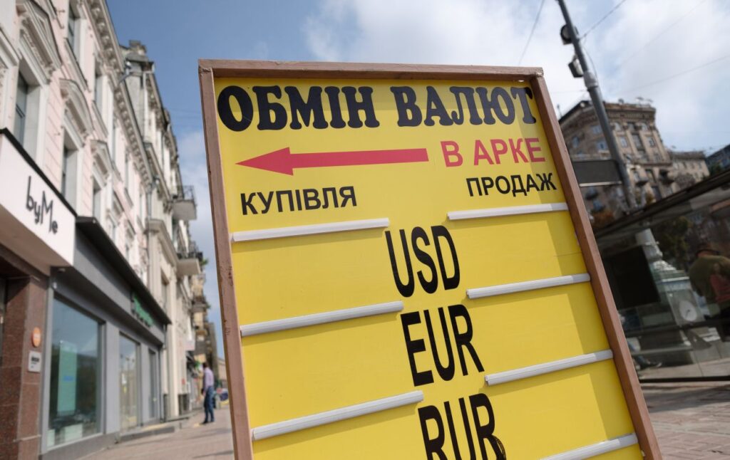 Актуальні курси долара та євро в українських обмінниках