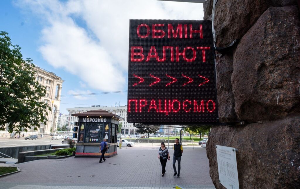 Долар стрімко зростає: нові курси в обмінних пунктах