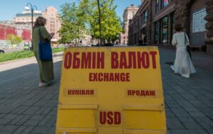 Зміни в курсах валют: НБУ оголосив офіційні ставки долара та євро
