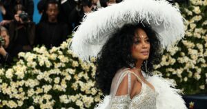 81-річна Даяна Росс вразила всіх на Met Gala 2025