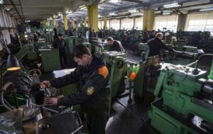 На оборонних підприємствах забезпечать бронювання для людей без військового квитка, - ініціатива в Раді