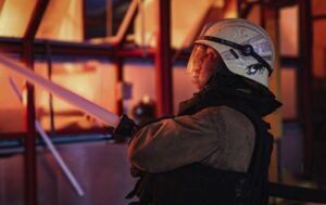 Наслідки нічного удару РФ по Києву: уламки дронів, вирва та постраждалі