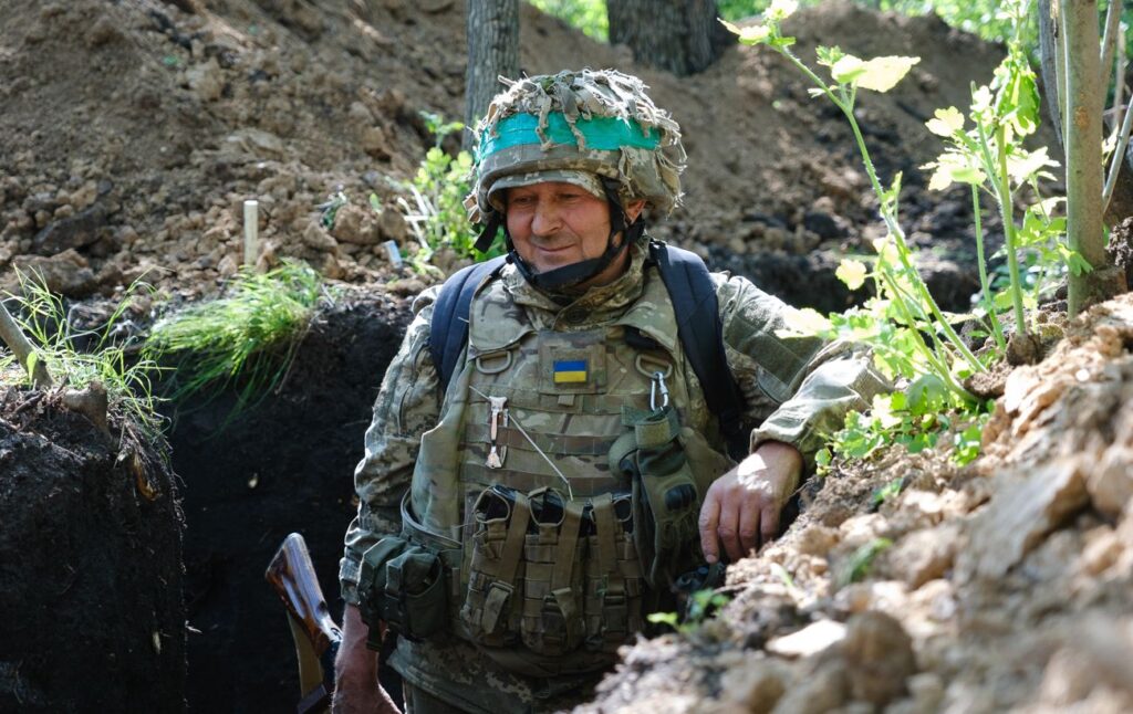 Росія позбулася близько 1200 військовослужбовців та значної кількості техніки за останню добу, - Генштаб