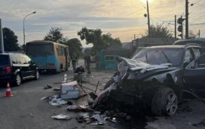 На Закарпатті п'яна водійка BMW протаранила блокпост, загинув прикордонник