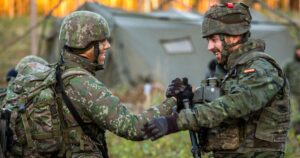 Більше трильйона доларів щороку на війну: підготовка НАТО до можливого нападу Росії
