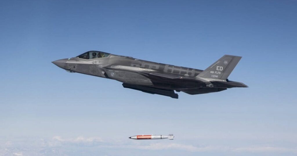Вперше за 17 років США перенесли ядерні боєголовки B61 до Великобританії — OSINT