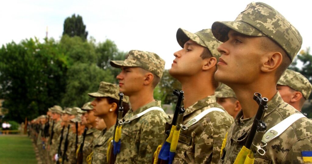 Студенти в Україні з 1 вересня проходять БЗВП: чого навчать і чи є ризик призову після цього