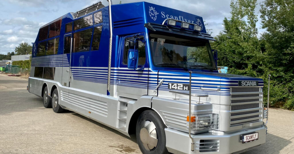 Унікальний автодім Scania з підйомними дверима та гаражем представлено в інтернеті