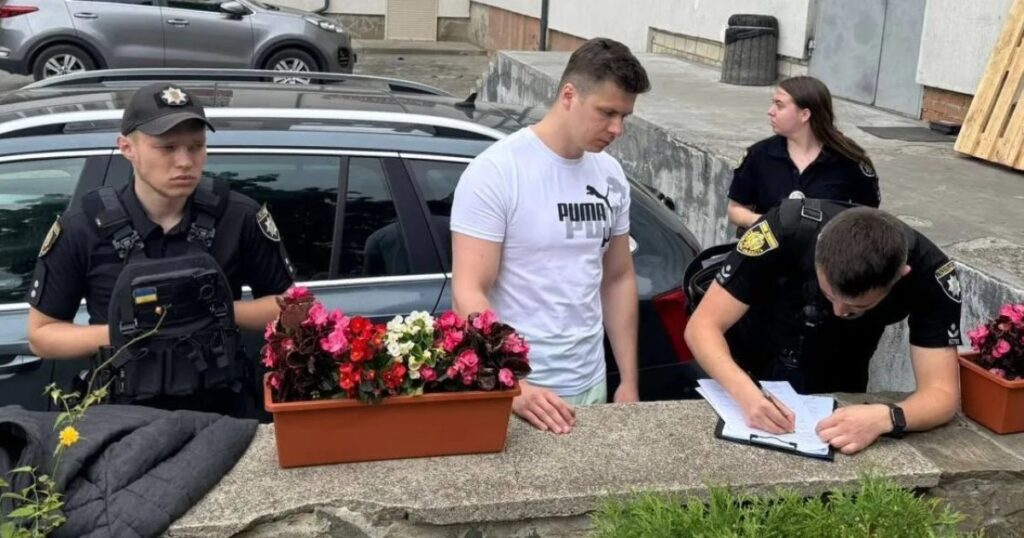 У справі Назарія Гусакова затримали його товариша, який намагався втекти і скривдив поліцейського автомобілем