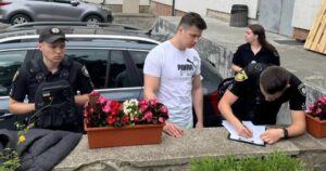 У справі Назарія Гусакова затримали його товариша, який намагався втекти і скривдив поліцейського автомобілем