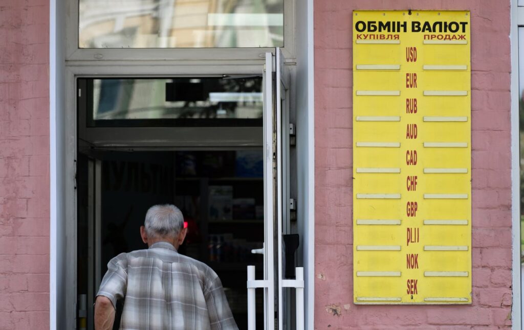 Долар у готівці продовжує дорожчати другий місяць поспіль, - НБУ