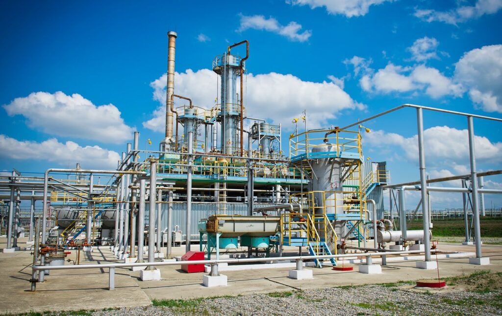 Украина восстановила стратегию уничтожения российских нефтеперерабатывающих заводов, - эксперт