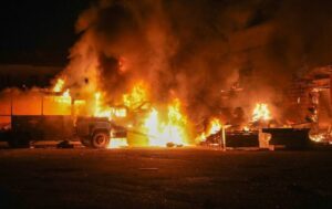Удар по Одесі: дрони пошкодили будівлі, згоріли автомобілі, є жертва