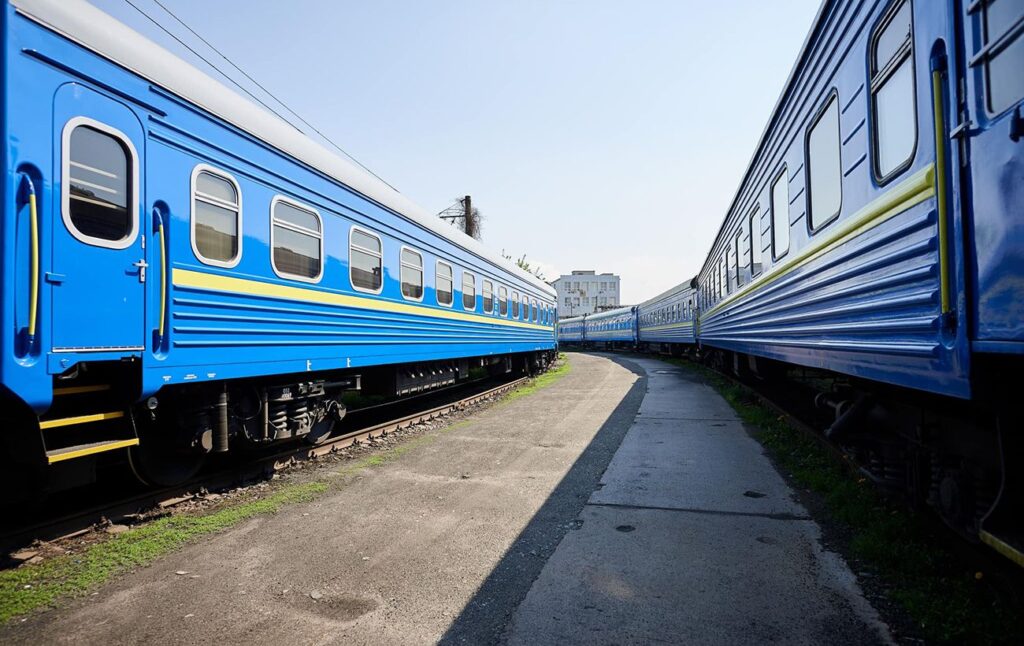 Дорожня аварія: десятки поїздів затримуються до 3 годин
