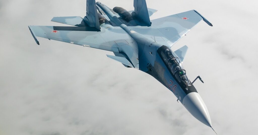 Російський Су-30СМ зник над морем у районі Зміїного: виявлено уламки, триває пошук екіпажу