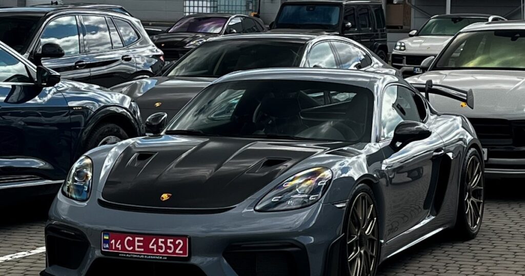 Унікальний спорткар Porsche на 500 сил вперше в Україні