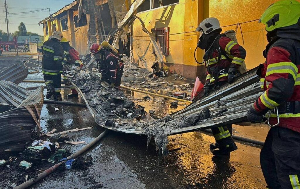 Більше 100 дронів, під ударом рятувальники: деталі обстрілу Харкова, Херсона та Запоріжжя