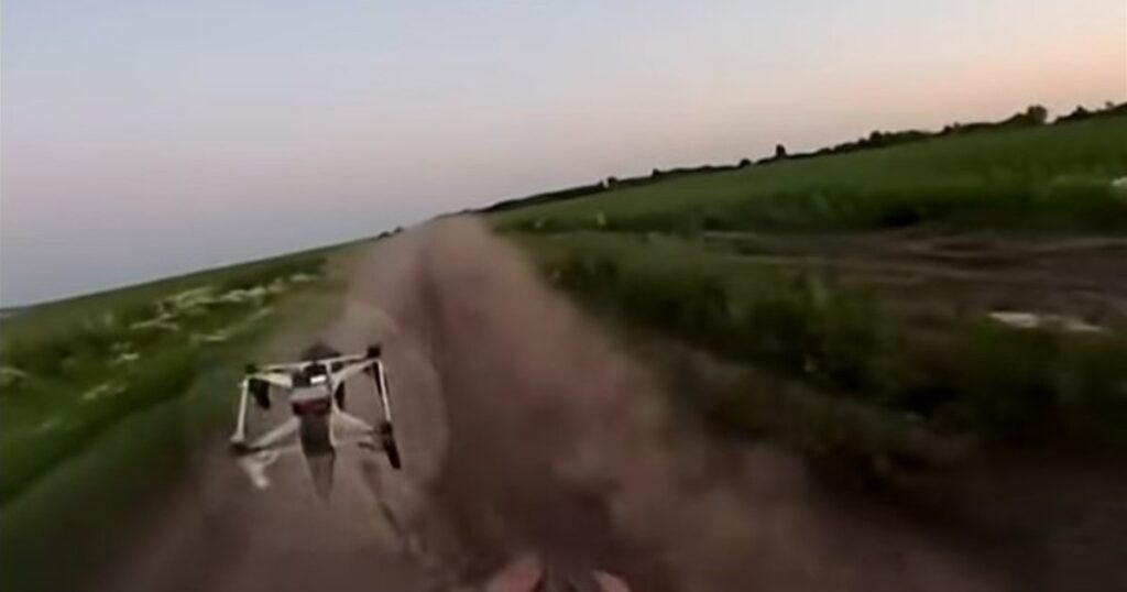 Український боєць відбив ворожий FPV-дрон рукою, коли заклинило рушницю