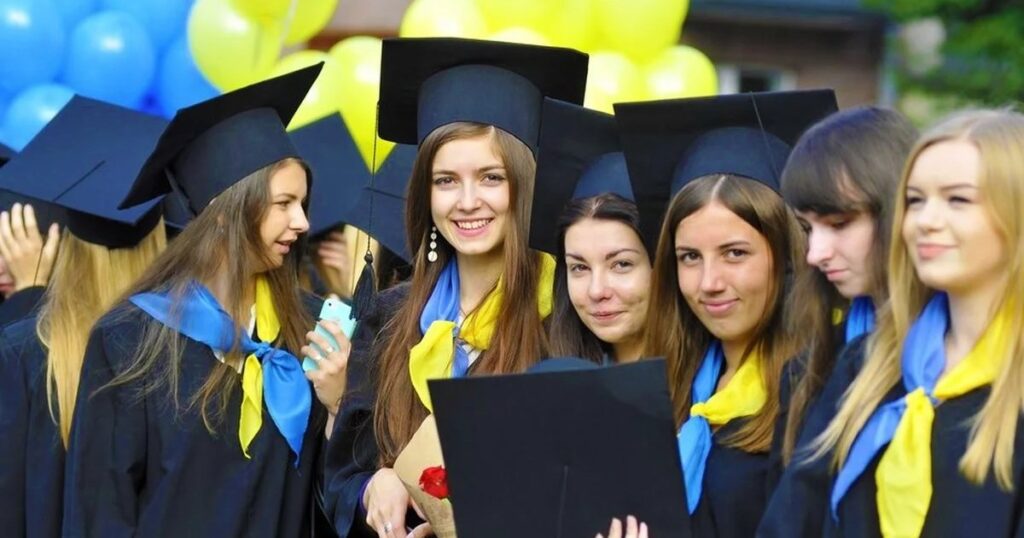 Зимова вступна кампанія 2025-2026: чи зможе Україна утримати абітурієнтів від навчання за кордоном