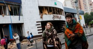 У Києві в магазині, який постраждав від атак ЗС РФ, пограбували телефони та планшети