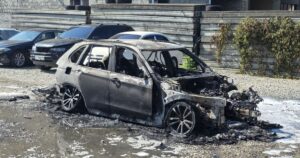 Водій намагався врятувати автомобіль: на СТО в Україні заїхав палаючий BMW