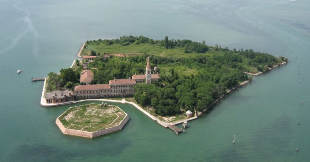 Острів смерті в Італії хочуть перетворити на парк відпочинку для жителів