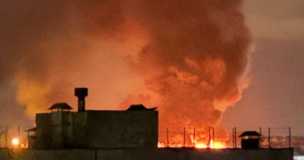 Вогонь спалахнув на складі боєприпасів російських військ: дрони активно атакують окуповану Донеччину