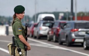 Правила виїзду за кордон для чоловіків до 22 років: опублікований текст постанови