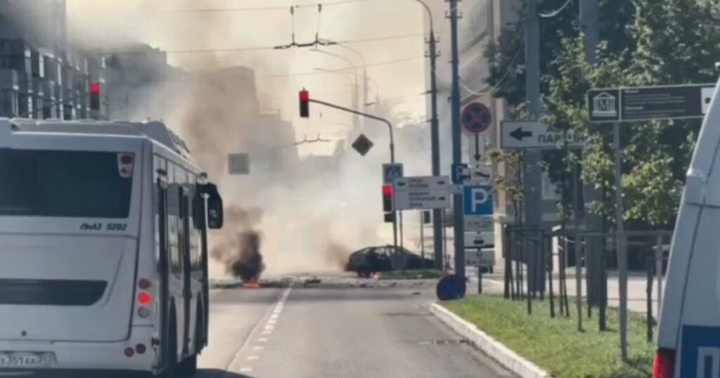 У Бєлгороді триває пожежа: РФ повідомила про удар дронів по адміністрації та активізацію ППО