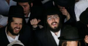 Автобус хасидів потрапив в аварію під Одесою: паломницький транспорт отримав ушкодження
